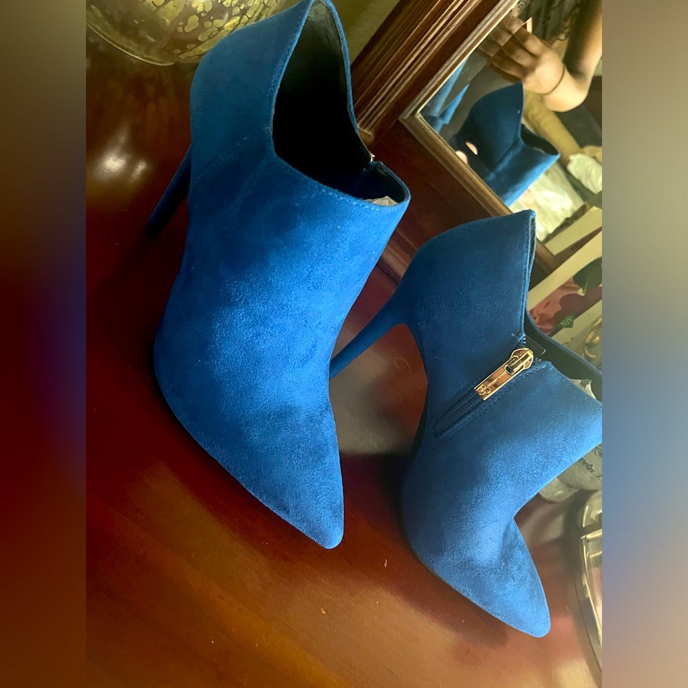 Royal Blue Suede Jessica Simpson heel